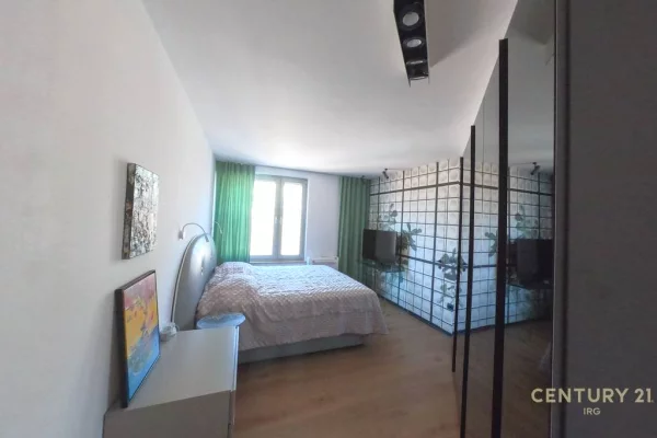 Shtepi me qera Apartament ne Tirane, 3+1, Mobilimi E mobiluar, Pagesa 1,600  Euro.