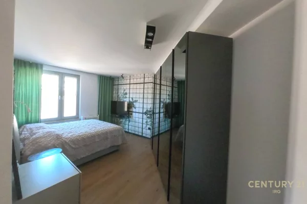 Shtepi me qera Apartament ne Tirane, 3+1, Mobilimi E mobiluar, Pagesa 1,600  Euro.