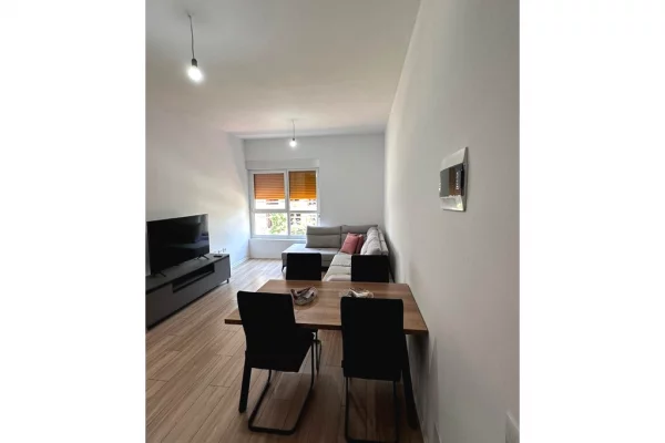 Shtepi ne shitje Apartament ne Tirane, 2+1, Mobilimi E mobiluar, Pagesa 130,000  Euro.