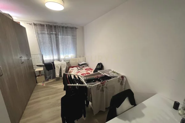 Shtepi me qera Apartament ne Tirane, 3+1, Mobilimi E mobiluar, Pagesa 1,300  Euro.