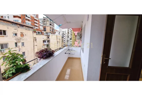 Shtepi me qera Apartament ne Tirane, 2+1, Mobilimi Bosh, pa mobiluar, Pagesa 800  Euro.