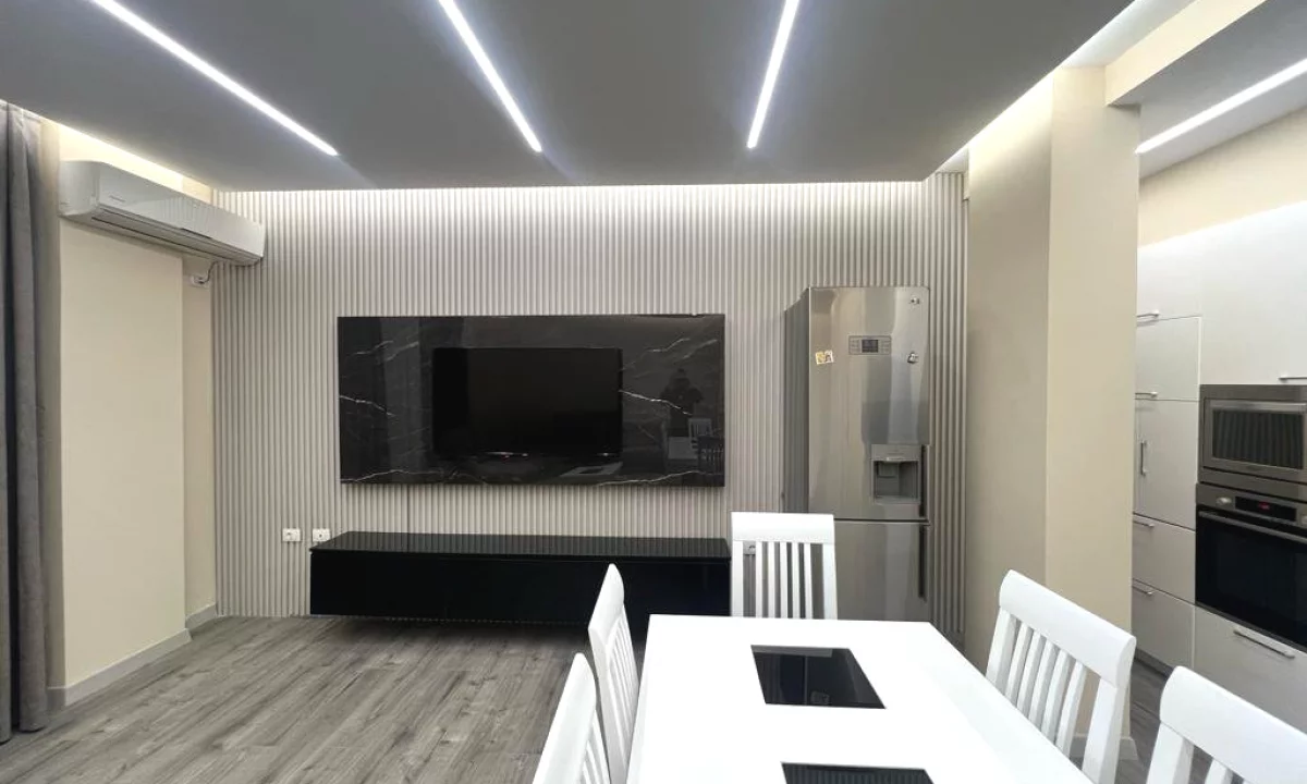 Shtepi me qera Apartament ne Tirane, 3+1, Mobilimi E mobiluar, Pagesa 800  Euro.