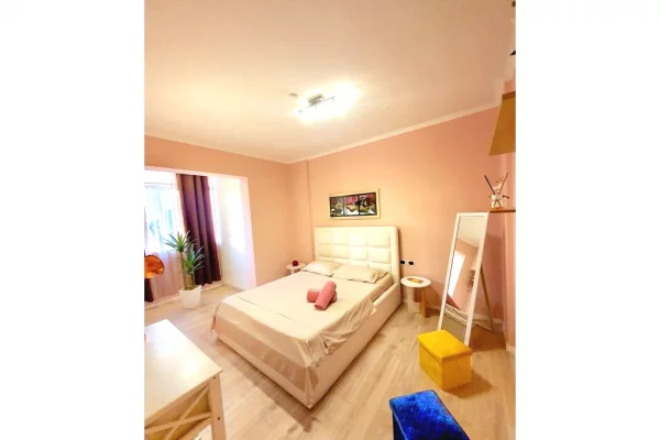 Shtepi me qera Apartament ne Tirane, 1+1, Mobilimi E mobiluar, Pagesa 1,100  Euro.