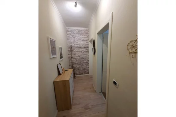 Shtepi me qera Apartament ne Tirane, 1+1, Mobilimi E mobiluar, Pagesa 1,100  Euro.