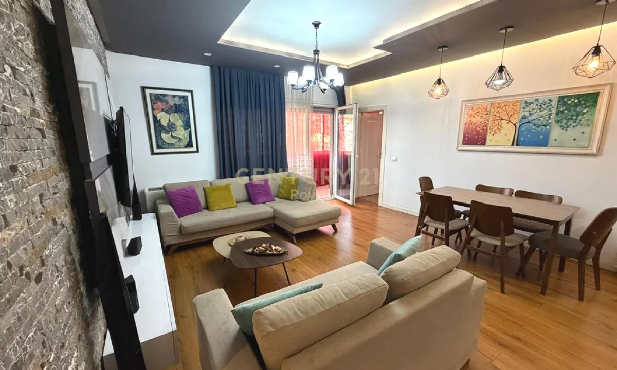 Appartamento in vendita a Tirana 3+1, Arredato