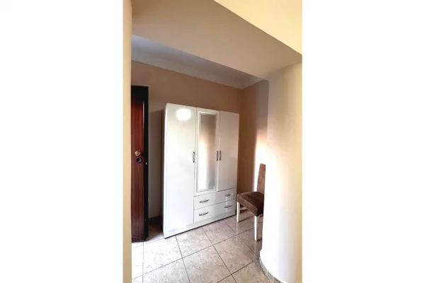 Shtepi me qera Apartament ne Tirane, 2+1, Mobilimi E mobiluar, Pagesa 650  Euro.