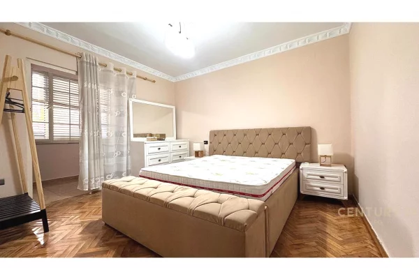 Shtepi me qera Apartament ne Tirane, 2+1, Mobilimi E mobiluar, Pagesa 650  Euro.