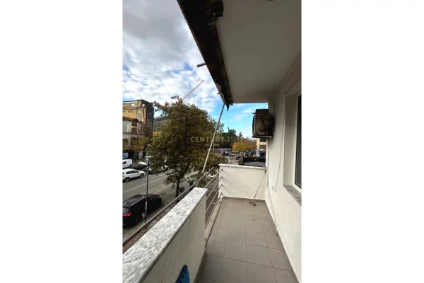 Shtepi me qera Apartament ne Tirane, 2+1, Mobilimi E mobiluar, Pagesa 700  Euro.