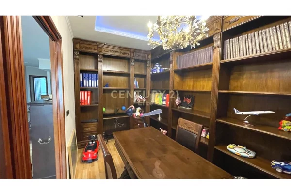 Shtepi me qera Apartament ne Tirane, 2+1, Mobilimi E mobiluar, Pagesa 2,000  Euro.