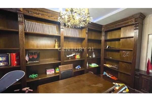 Shtepi me qera Apartament ne Tirane, 2+1, Mobilimi E mobiluar, Pagesa 2,000  Euro.