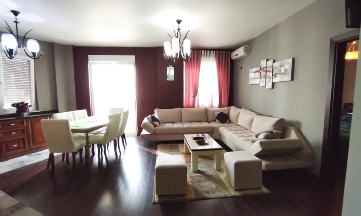 Shtepi me qera Apartament ne Tirane, 2+1, Mobilimi E mobiluar, Pagesa 950  Euro.