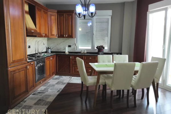 Shtepi me qera Apartament ne Tirane, 2+1, Mobilimi E mobiluar, Pagesa 950  Euro.