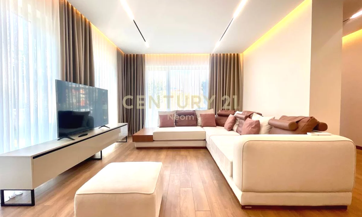 Shtepi me qera Vila Luksoze ne Tirane, 4+1, Mobilimi E mobiluar, Pagesa 4,000  Euro.