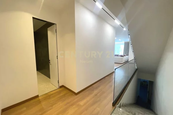 Shtepi me qera Vila Luksoze ne Tirane, 4+1, Mobilimi E mobiluar, Pagesa 4,000  Euro.