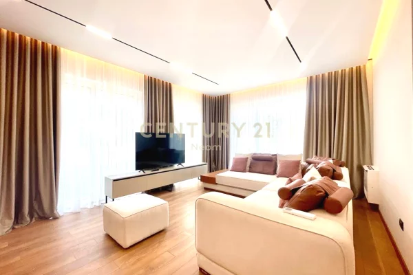 Shtepi me qera Vila Luksoze ne Tirane, 4+1, Mobilimi E mobiluar, Pagesa 4,000  Euro.