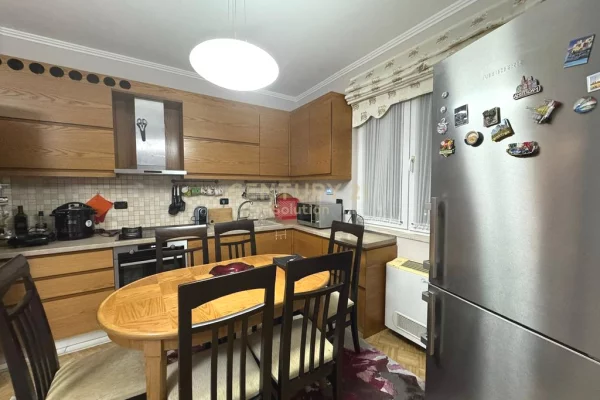 Shtepi me qera Apartament ne Tirane, 2+1, Mobilimi E mobiluar, Pagesa 1,000  Euro.