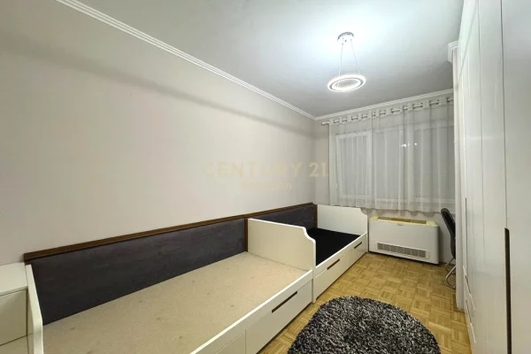 Shtepi me qera Apartament ne Tirane, 2+1, Mobilimi E mobiluar, Pagesa 1,000  Euro.