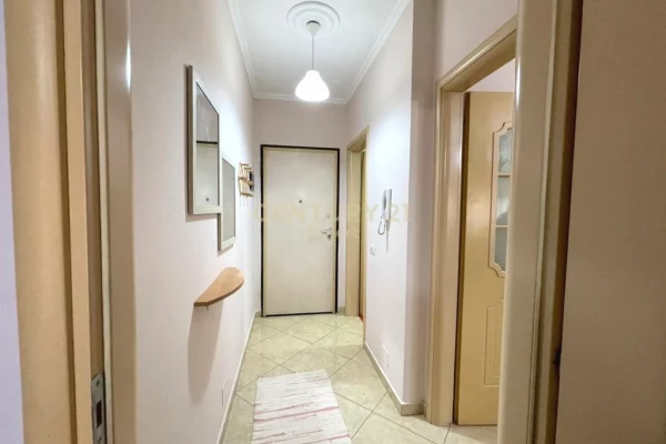 Shtepi me qera Apartament ne Tirane, 1+1, Mobilimi E mobiluar, Pagesa 500  Euro.