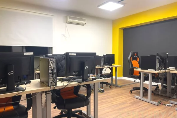 Shtepi me qera Apartament ne Tirane, 3+1, Mobilimi Bosh, pa mobiluar, Pagesa 1,100  Euro.