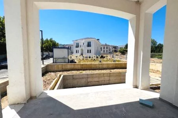 Villa di lusso in vendita a Tirana 6+1, Vuoto