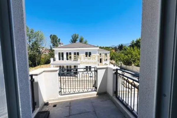 Villa di lusso in vendita a Tirana 6+1, Vuoto