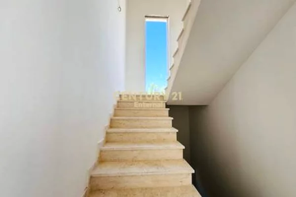 Villa di lusso in vendita a Tirana 6+1, Vuoto