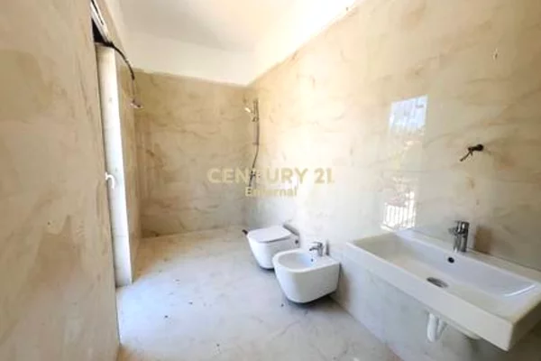 Villa di lusso in vendita a Tirana 6+1, Vuoto