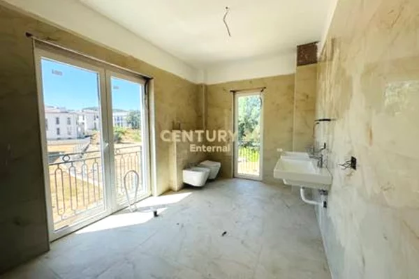 Villa di lusso in vendita a Tirana 6+1, Vuoto