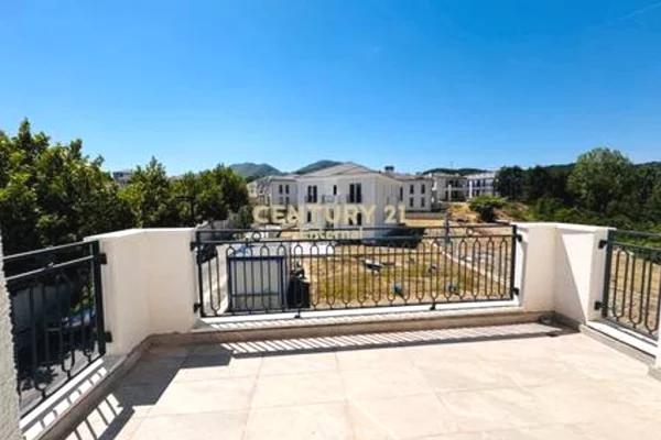 Villa di lusso in vendita a Tirana 6+1, Vuoto