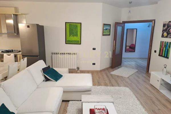Shtepi me qera Apartament ne Tirane, 2+1, Mobilimi E mobiluar, Pagesa 650  Euro.