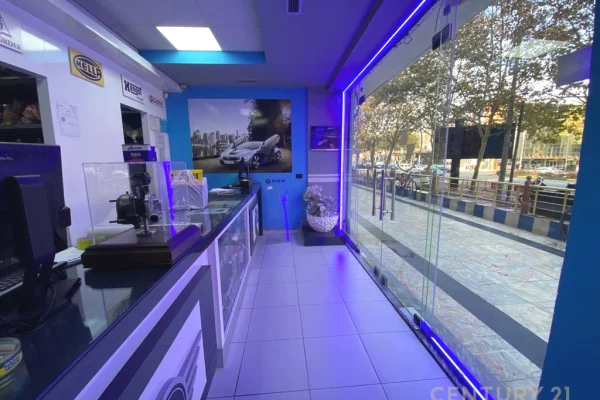 Business Property in Sale 3+1 in Tirana - 262,400 Euro