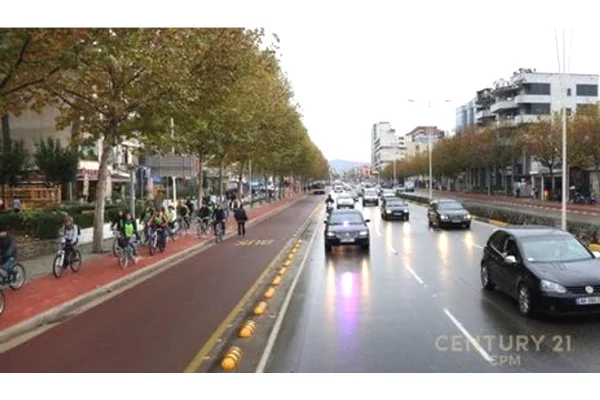 EXCLUSIVE ! LAPRAKE BUZE RRUGES KRYESORE SHESIM NJESI BIZNESI