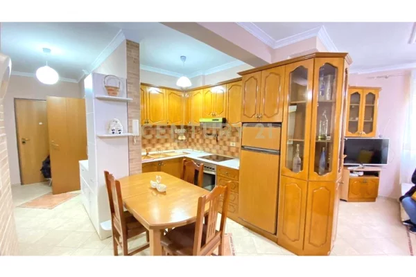 Shtepi me qera Apartament ne Tirane, 2+1, Mobilimi E mobiluar, Pagesa 750  Euro.