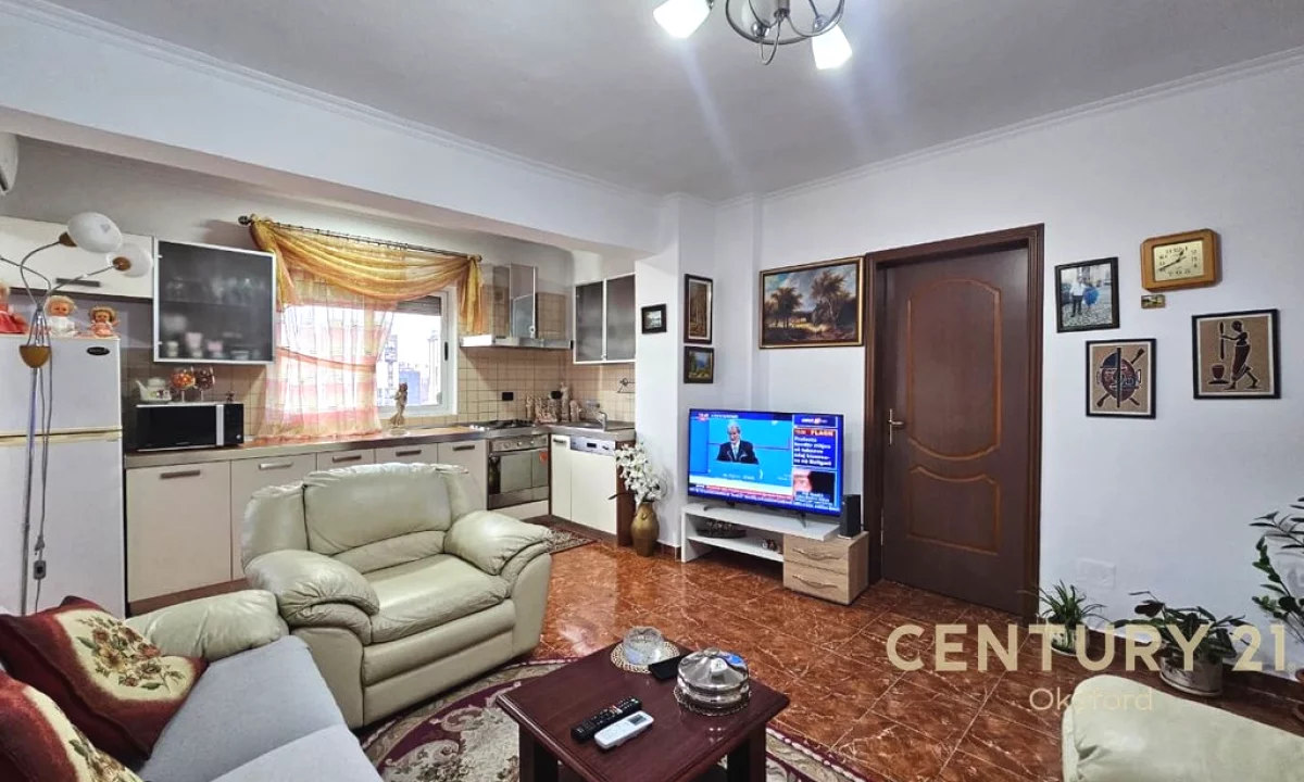 Appartamento in vendita a Tirana 2+1, Arredato