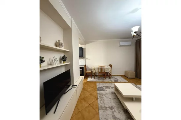Shtepi me qera Apartament ne Tirane, 2+1, Mobilimi E mobiluar, Pagesa 700  Euro.