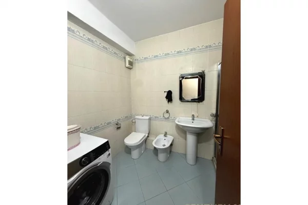 Shtepi me qera Apartament ne Tirane, 2+1, Mobilimi E mobiluar, Pagesa 700  Euro.