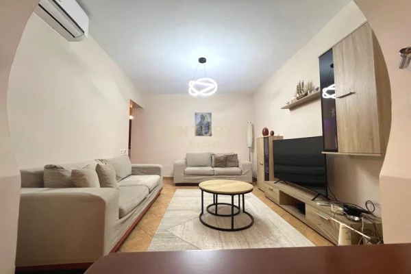 Shtepi me qera Apartament ne Tirane, 2+1, Mobilimi E mobiluar, Pagesa 700  Euro.