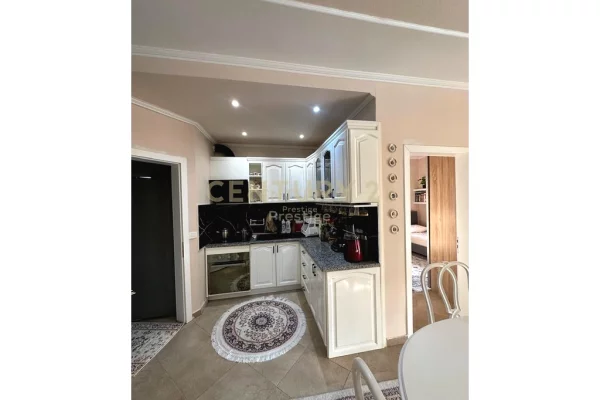 Appartamento in vendita a Tirana 2+1, Arredato