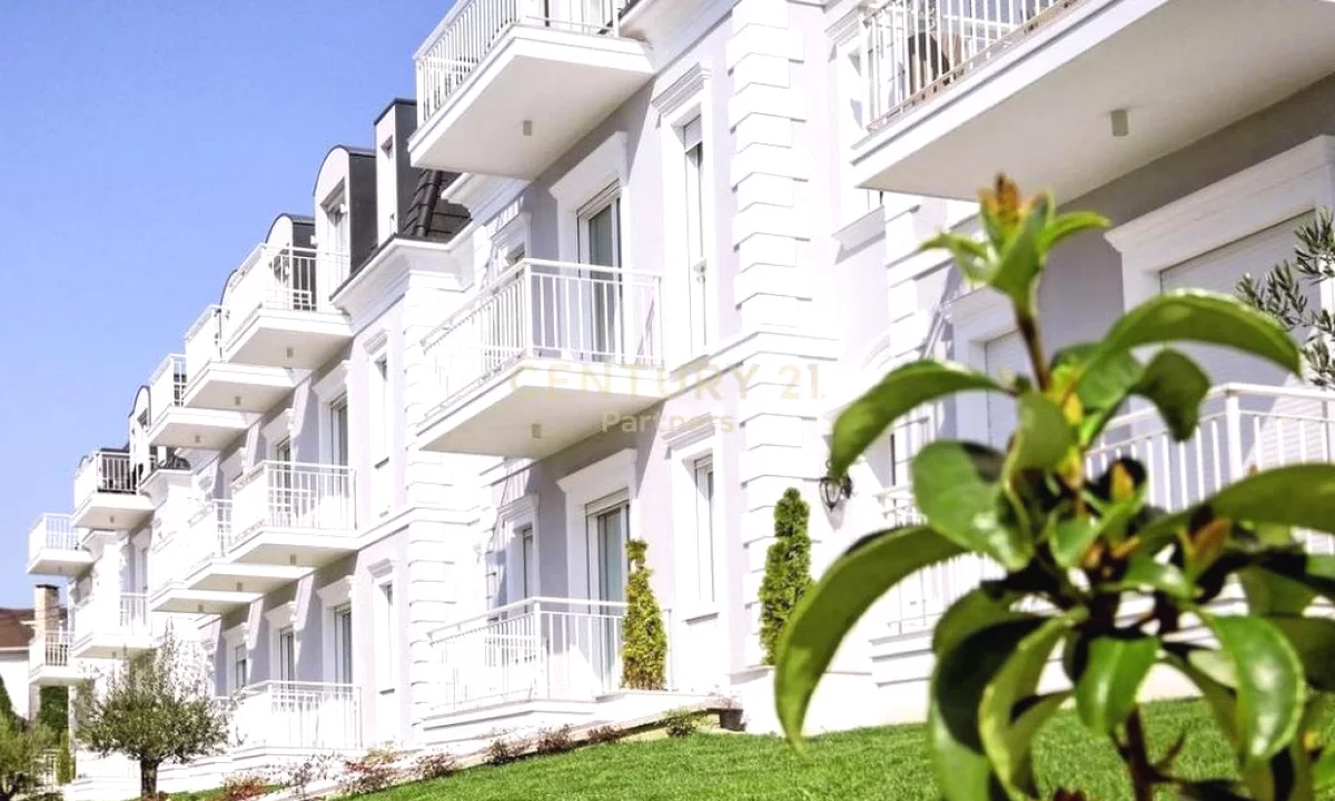 Shtepi me qera Vila Luksoze ne Tirane, 2+1, Mobilimi E mobiluar, Pagesa 2,000  Euro.