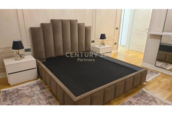 Shtepi me qera Vila Luksoze ne Tirane, 2+1, Mobilimi E mobiluar, Pagesa 2,000  Euro.