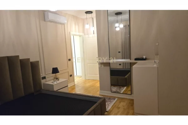 Shtepi me qera Vila Luksoze ne Tirane, 2+1, Mobilimi E mobiluar, Pagesa 2,000  Euro.