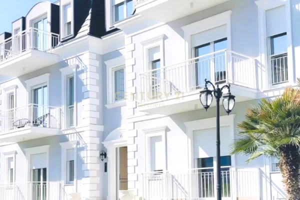 Shtepi me qera Vila Luksoze ne Tirane, 2+1, Mobilimi E mobiluar, Pagesa 2,000  Euro.