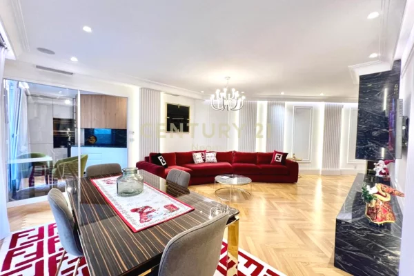 Appartamento in vendita a Tirana 2+1, Arredato