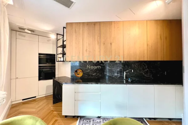 Appartamento in vendita a Tirana 2+1, Arredato