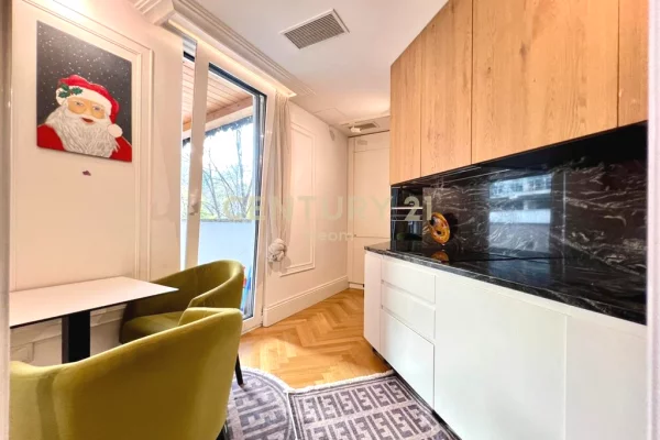 Appartamento in vendita a Tirana 2+1, Arredato