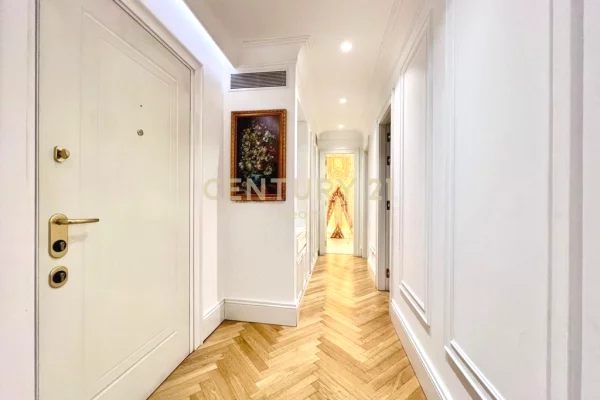 Appartamento in vendita a Tirana 2+1, Arredato