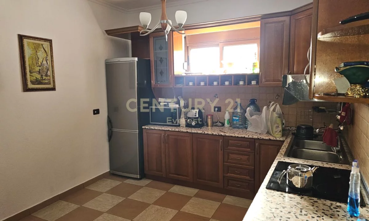 Appartamento in vendita a Tirana 2+1, Arredato