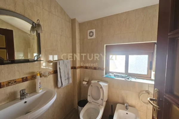 Appartamento in vendita a Tirana 2+1, Arredato