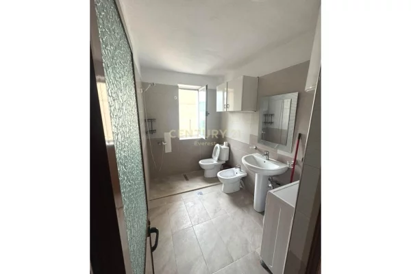 Shtepi me qera Apartament ne Tirane, 2+1, Mobilimi E mobiluar, Pagesa 550  Euro.