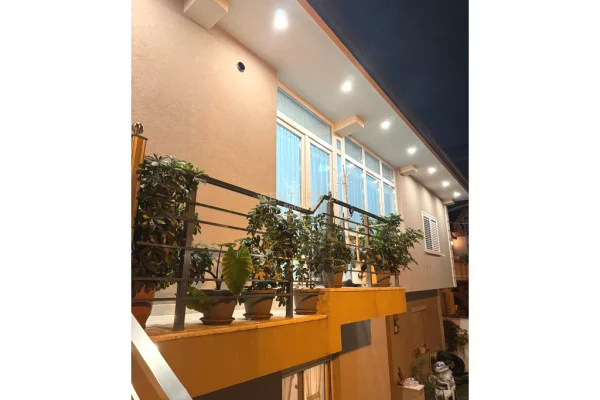 Shtepi me qera Apartament ne Tirane, 2+1, Mobilimi E mobiluar, Pagesa 800  Euro.